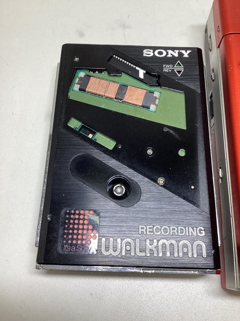 ぱ*ん様 ジャンク　SONY WALKMAN まとめて２点