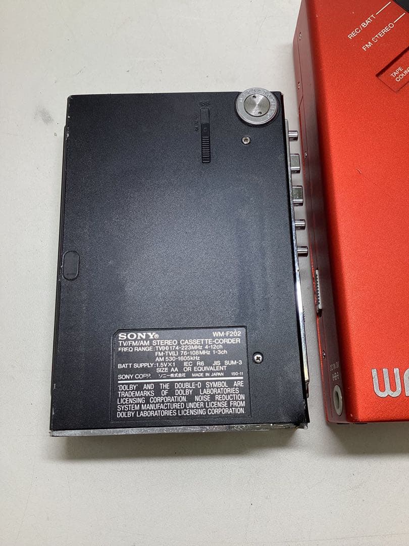 ぱ*ん様 ジャンク　SONY WALKMAN まとめて２点