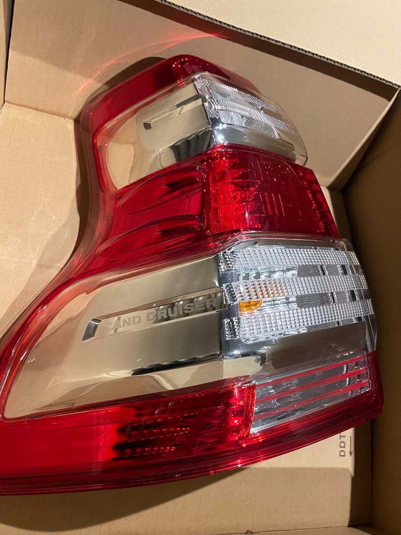 トヨタ　ランドクルーザープラド　テールランプ　右左セット　サイト