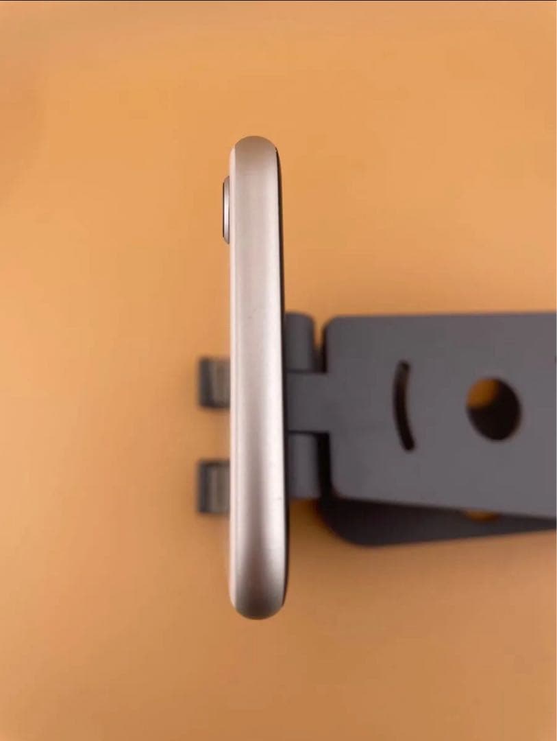 iPhone SE 2 ホワイト64GB SIMフリー　バッテリー100% 美品