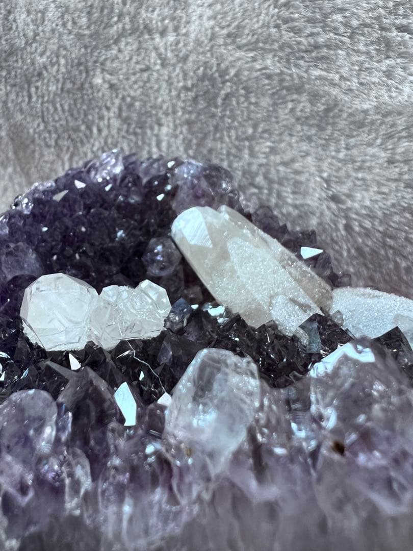 アメジストドーム　カルサイト共生