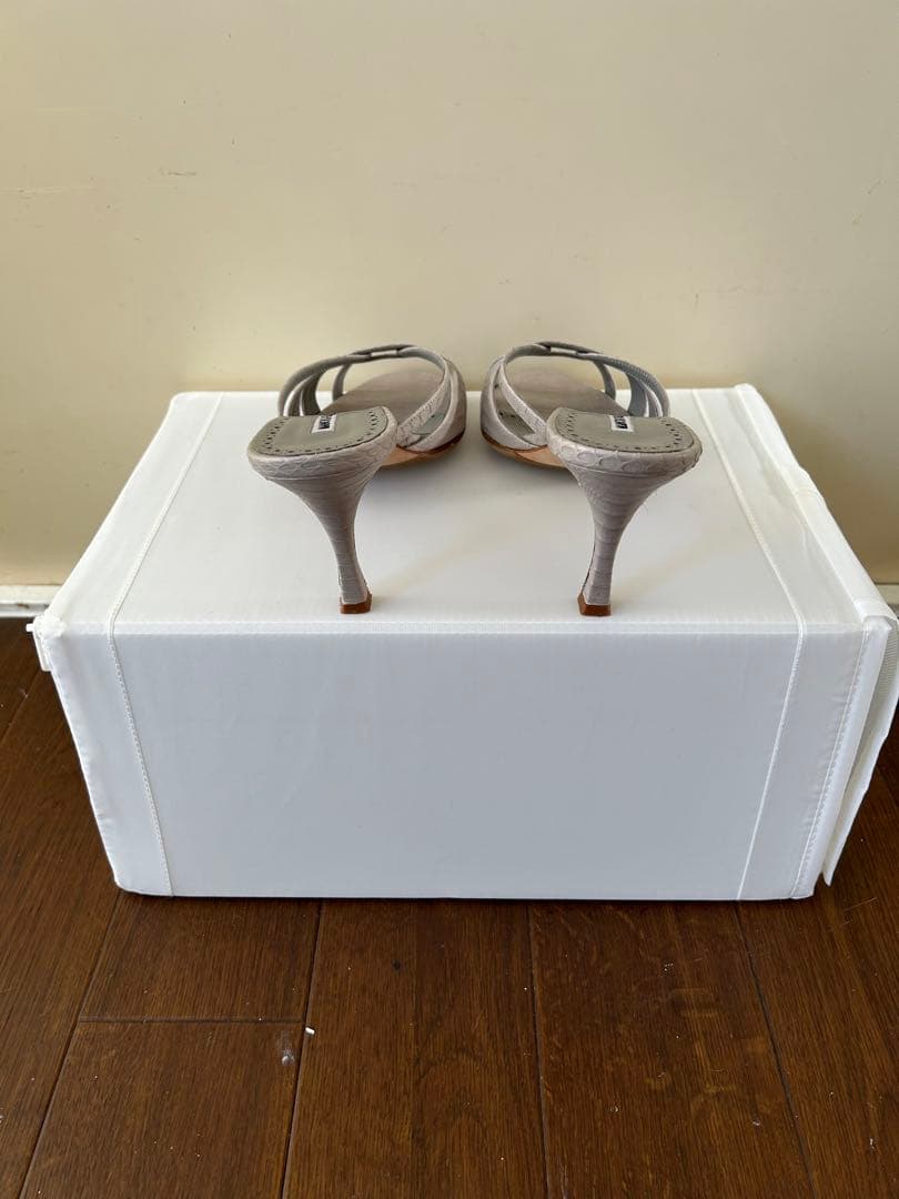 m*m様 n*a様 マノロブラニク MACULA 39