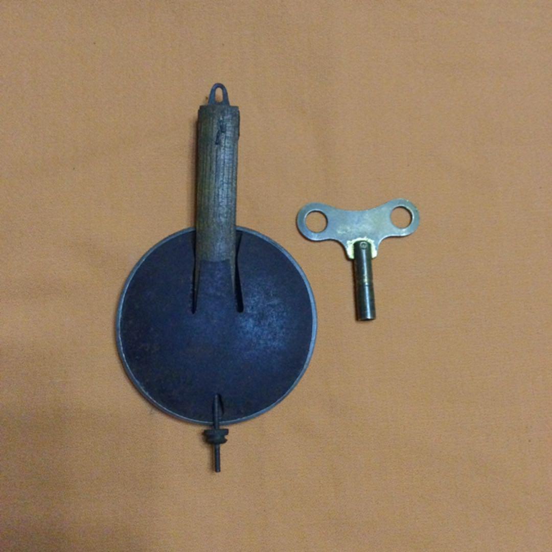 ビンテージ　鶴巻時計店英工舎　小型掛け時計