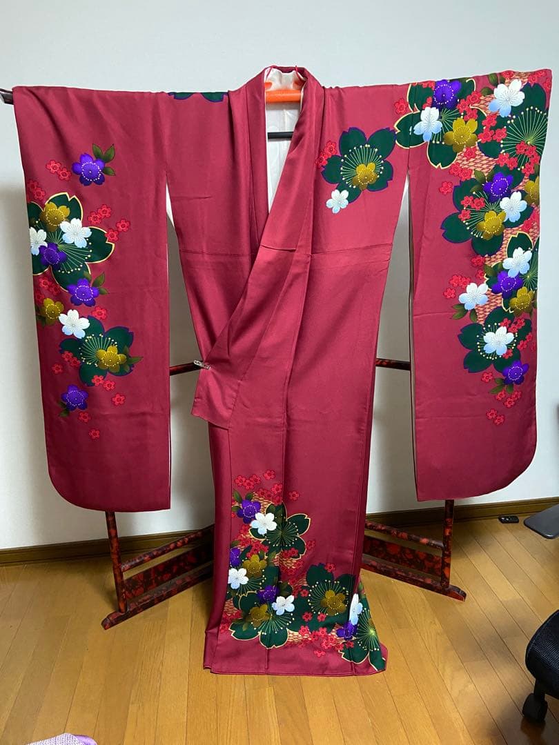 赤 花柄刺繍 振袖　成人式　記念撮影に◉現代風着物