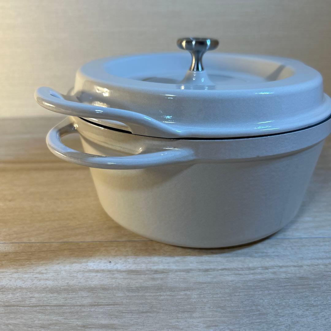 バーミキュラ　オーブンポットラウンド　18cm ベージュ　両手鍋　鍋