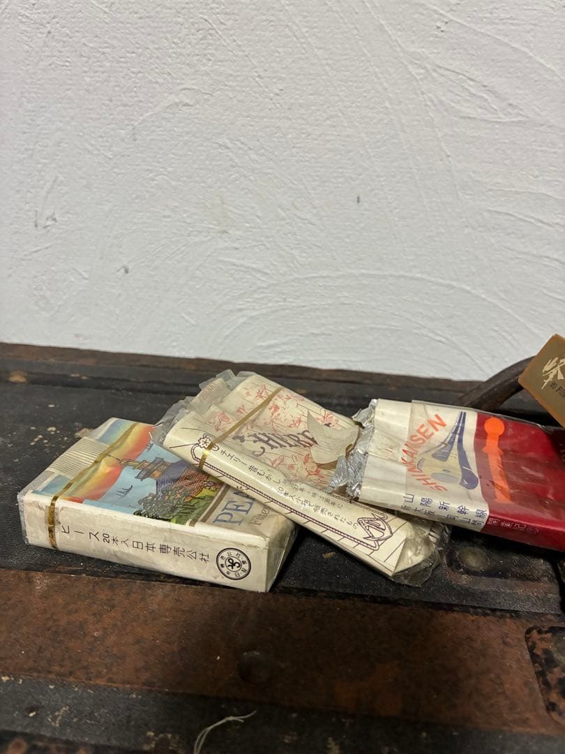 レトロ箱タバコパッケージとキセル