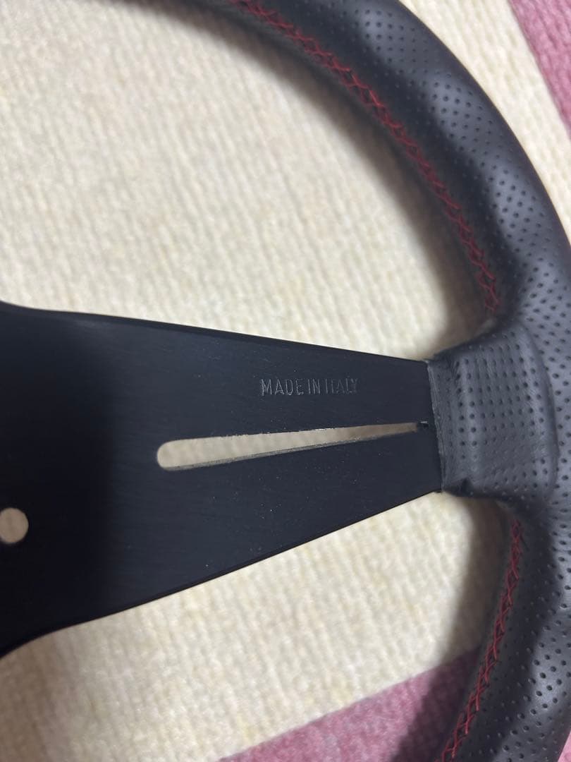 月末まで値下げ！正規品ナルディディープコーンステアリングφ35 レッドステッチ