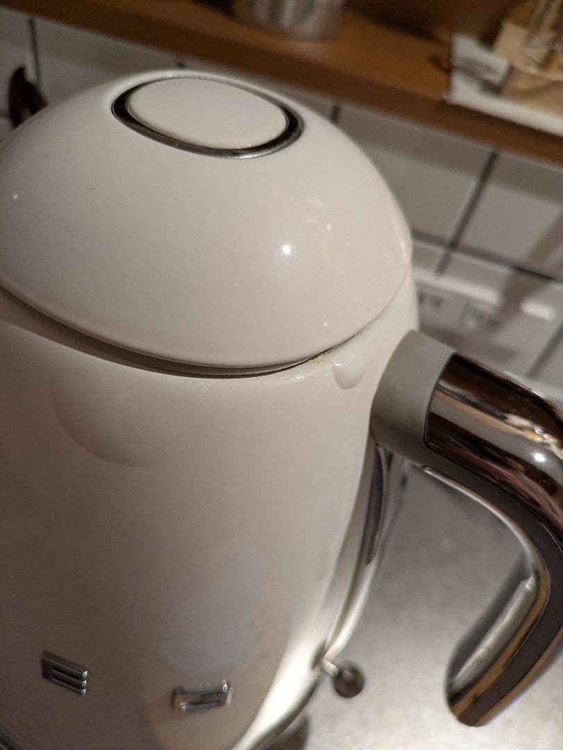 SMEG ホワイト電気ケトル 1.7L