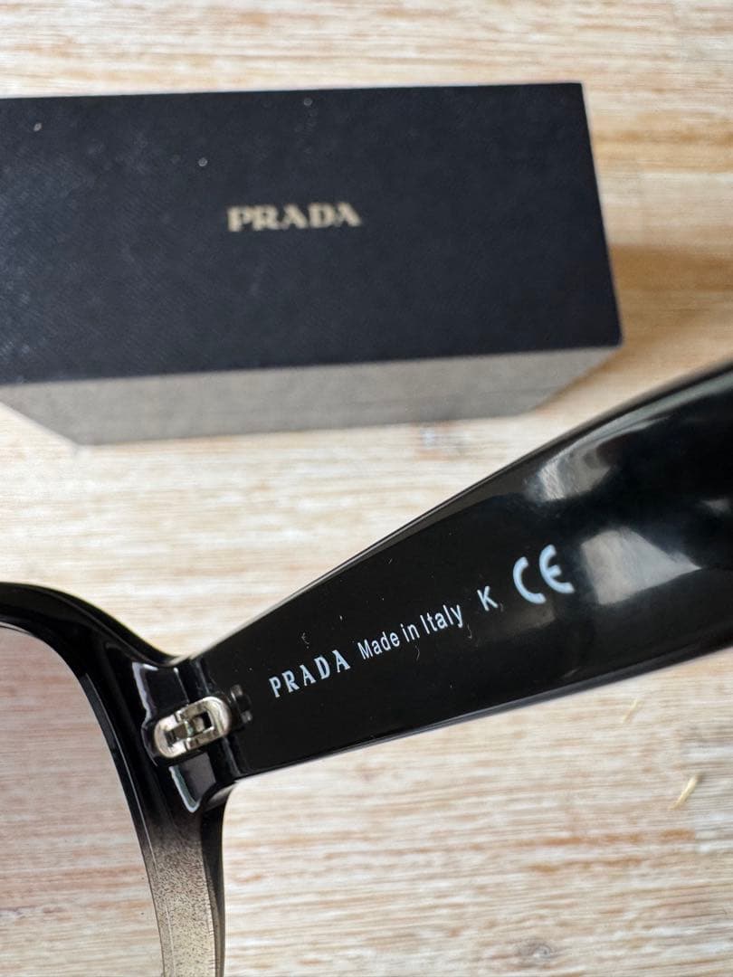 PRADA グレー オーバーサイズ サングラス
