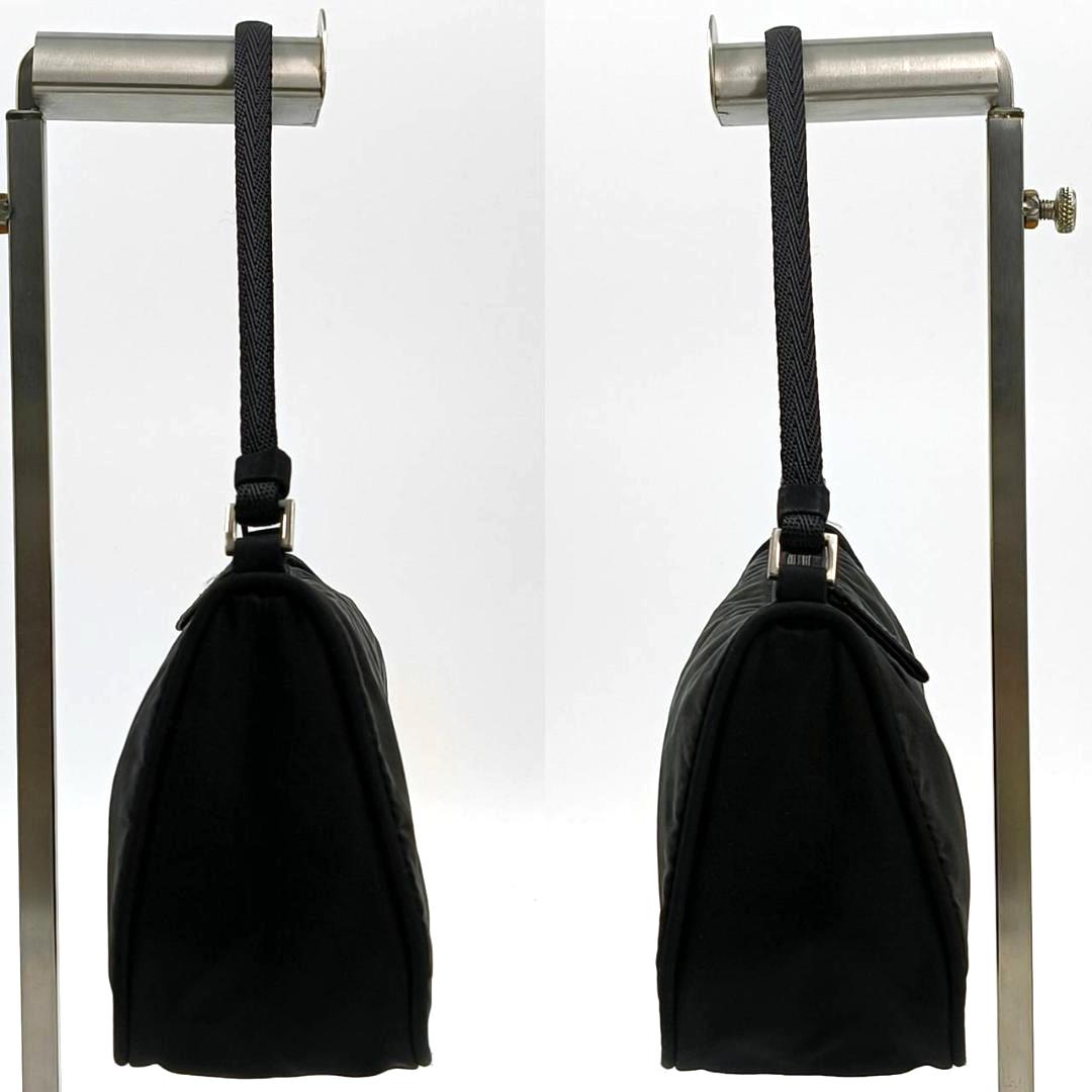 人気✨プラダ アクセサリーポーチ 三角ロゴ ナイロン ワンショルダー　白タグ