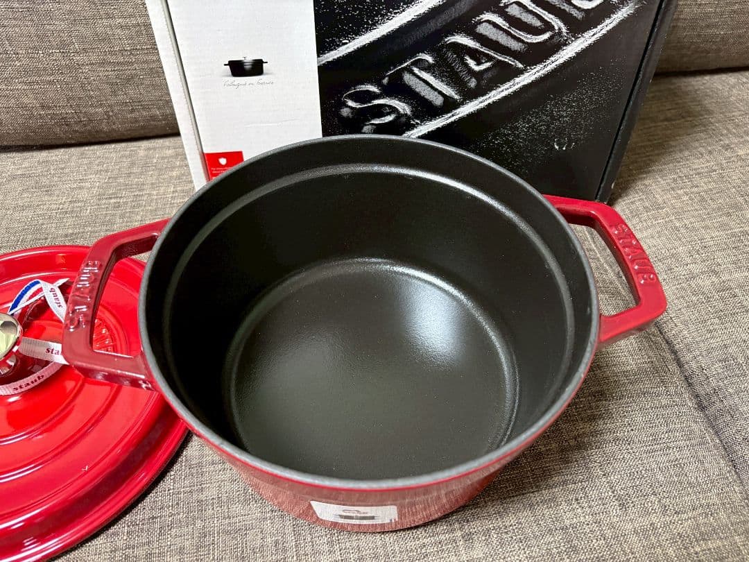 【新品・未使用】STAUB 両手鍋ピコ・ココット ラウンド チェリー 20cm