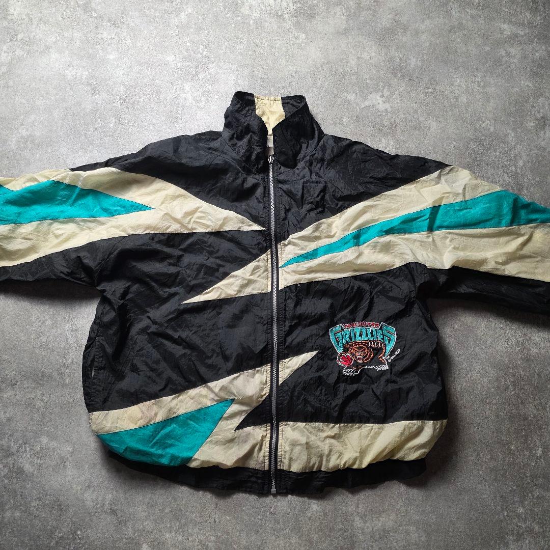 入手困難90sNBAバンクーバーグリズリーズナイロンジャケット刺繍ロゴ短丈バスケ