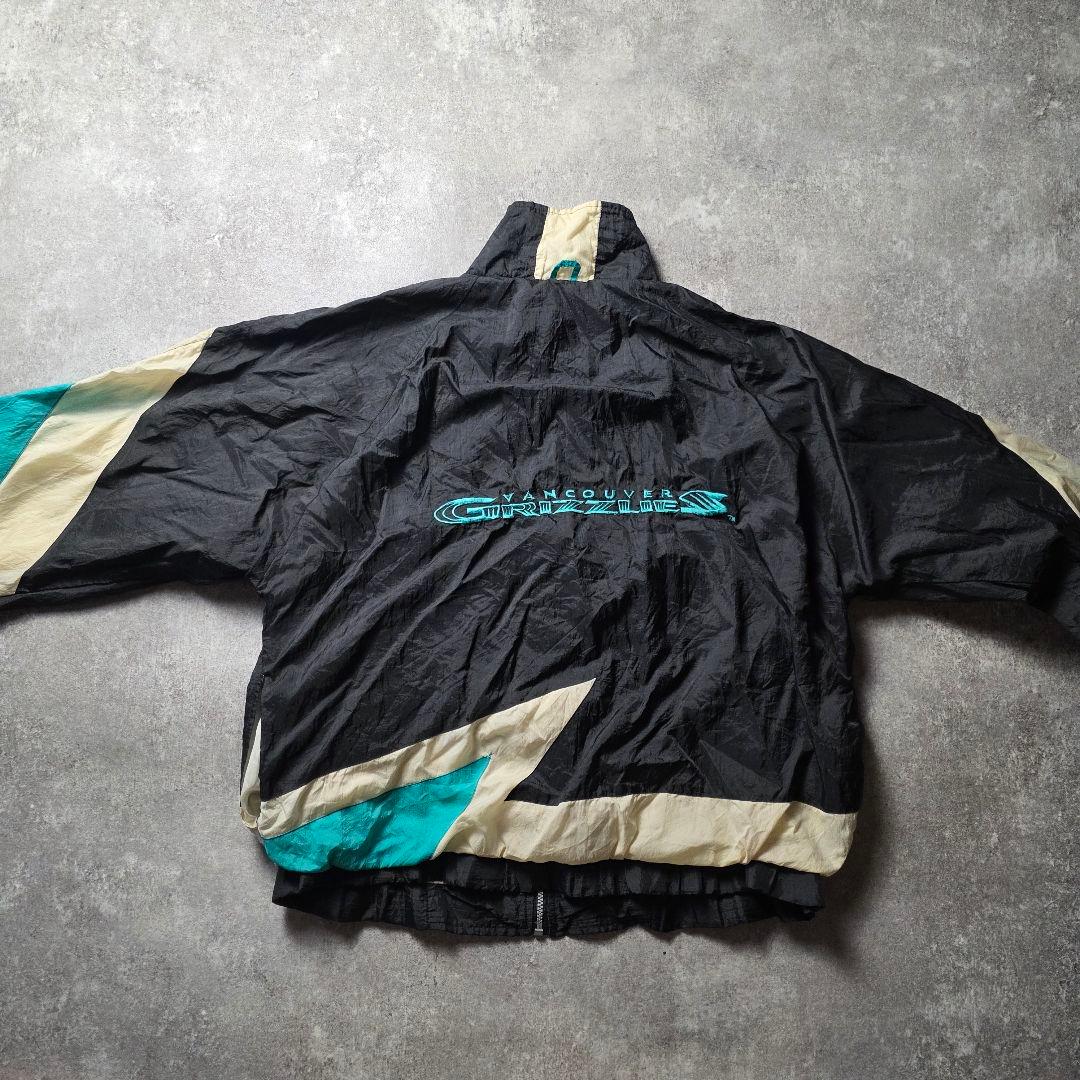 入手困難90sNBAバンクーバーグリズリーズナイロンジャケット刺繍ロゴ短丈バスケ