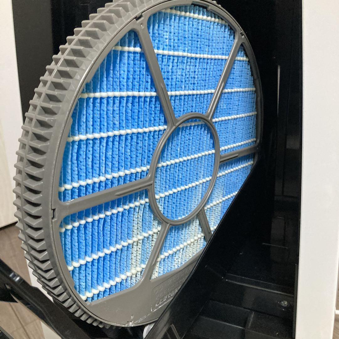 美品 2021年製 SHARP 除加湿空気清浄機　KC-HD70-W