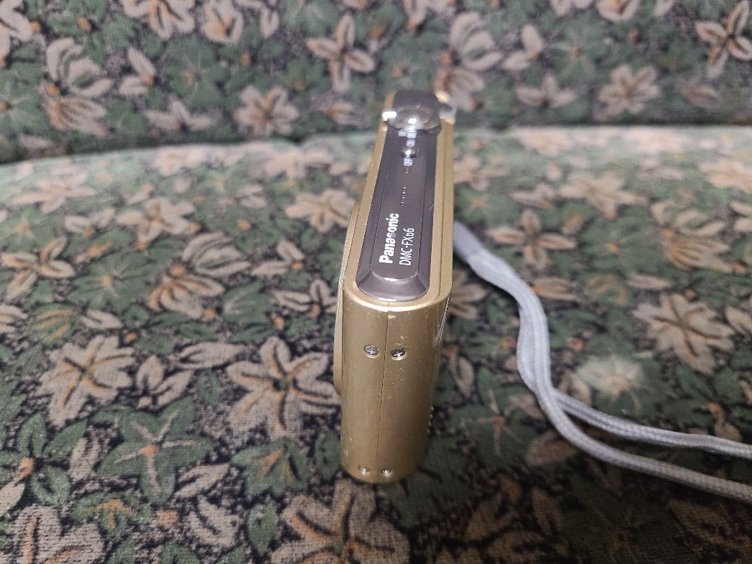 Panasonic LUMIX FX66 ゴールド