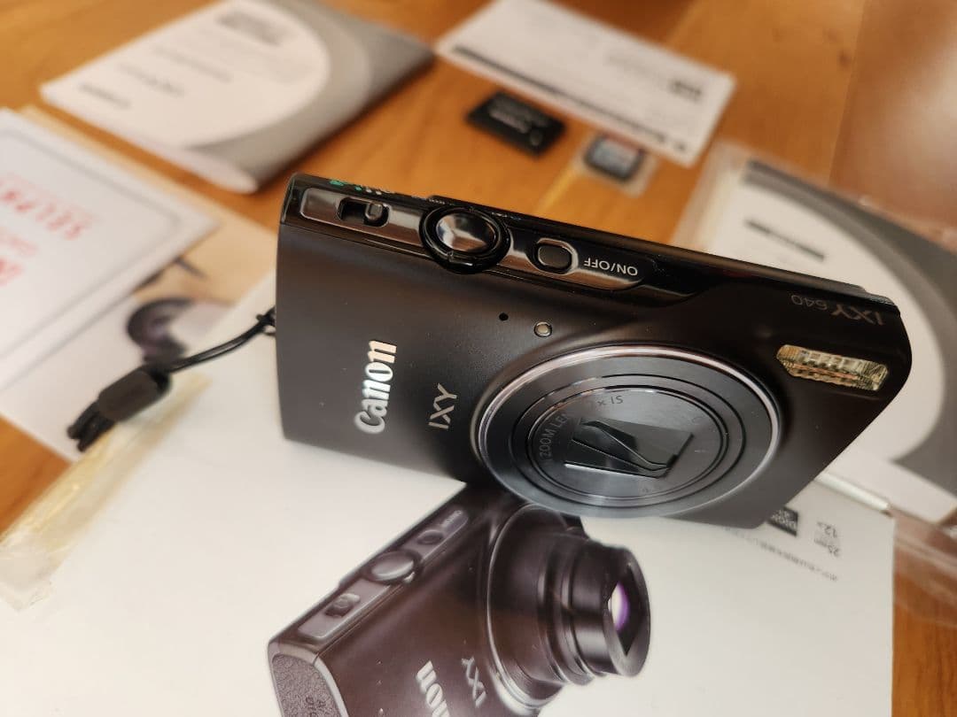 Canon IXY640 ブラック デジカメ バッテリー、Disk16GB付き