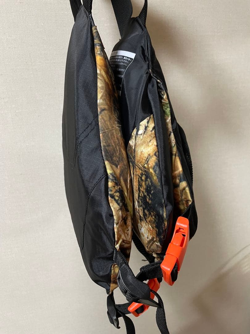 BUMSバムスFR² ライフジャケット ブラック/カモフラージュ