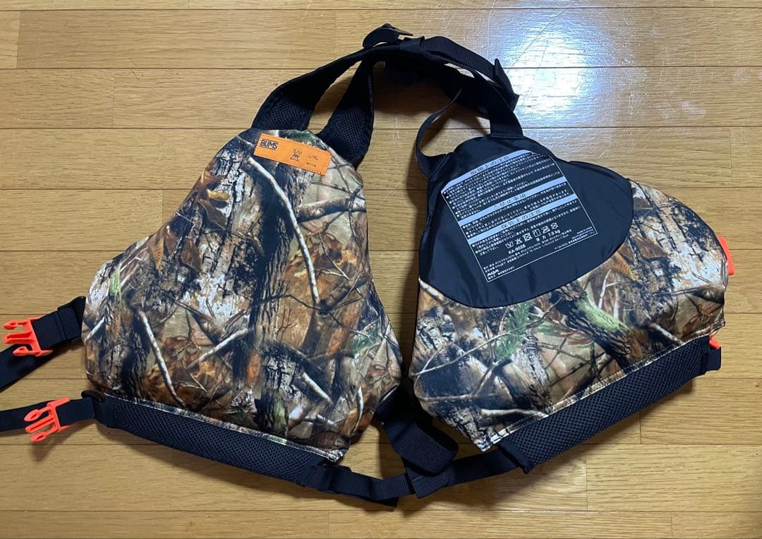 BUMSバムスFR² ライフジャケット ブラック/カモフラージュ