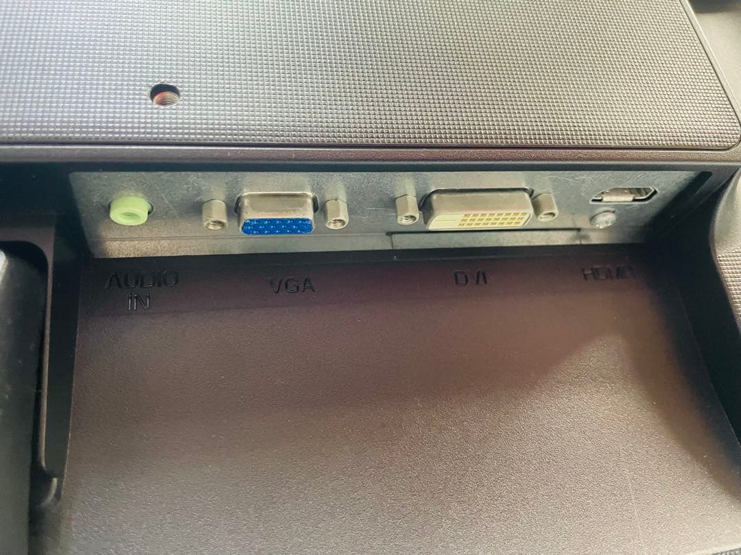 23型ワイド液晶モニター VGA/ DVI/ HDMI スピーカー内蔵