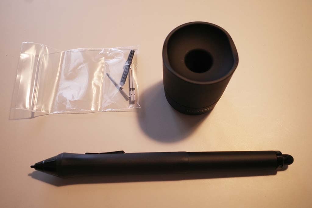 液タブ・ペンタブ Wacom Cintiq 16 (DTK1660K0D)