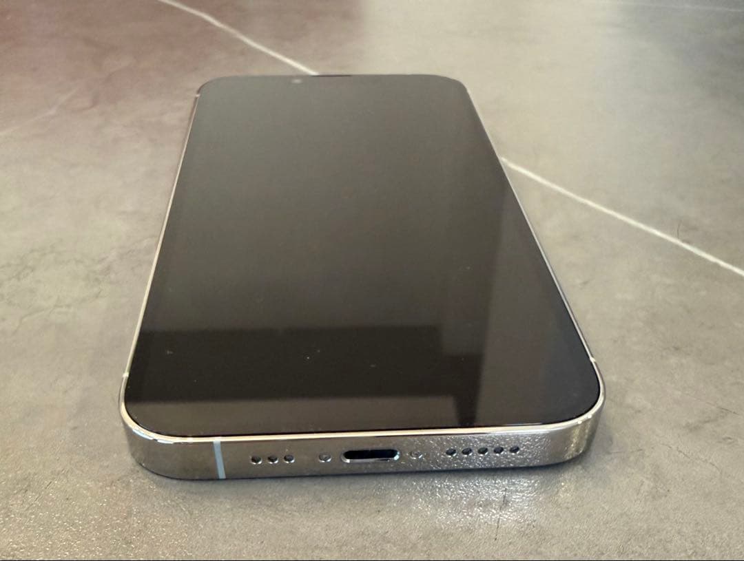 Apple iPhone 13proホワイト