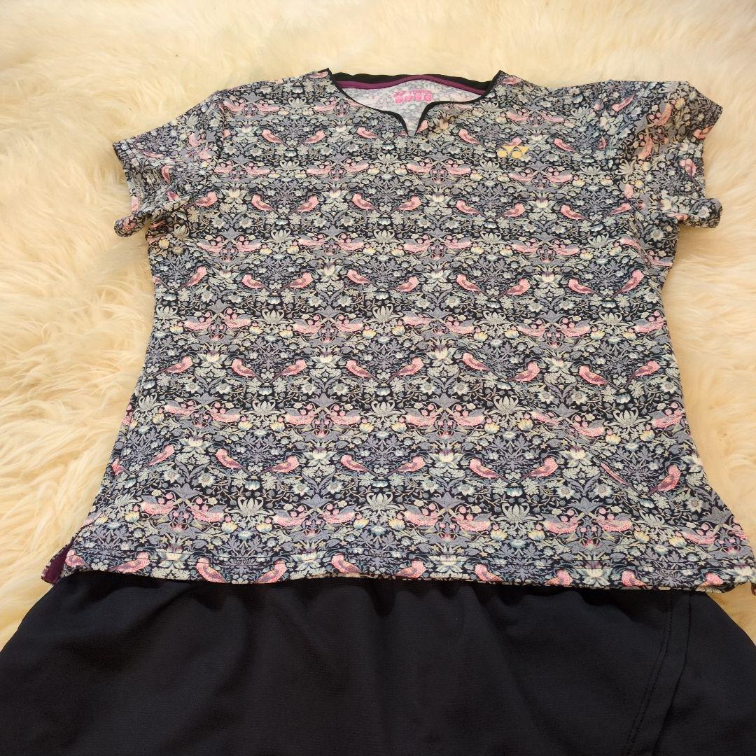 YONEXヨ ネックス　レディーステニスウェア 上下セット