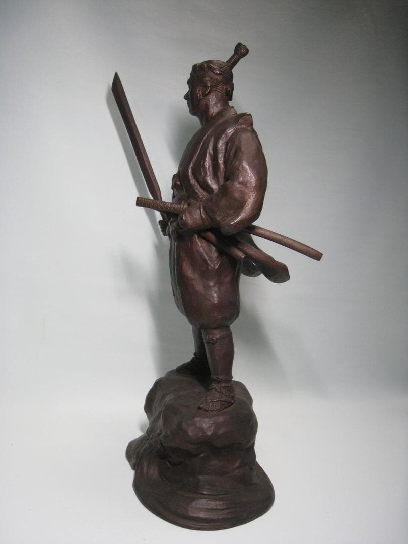 宮本武蔵像　　ブロンズ製　　船の魯を手にし巌流島の戦い