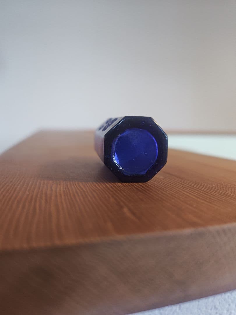 コバルトブルー 八角形ガラスボトル