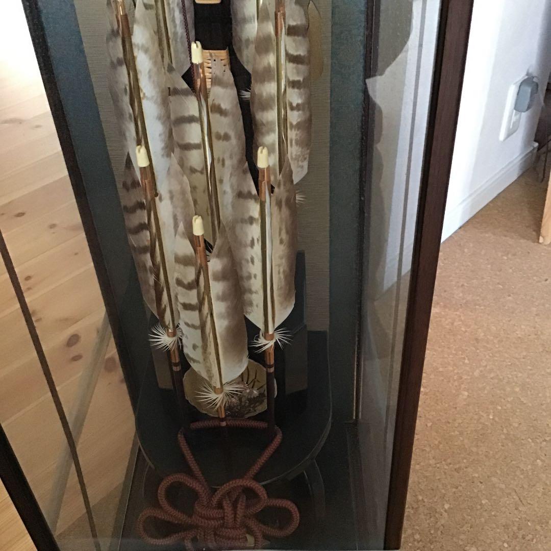 ガラスケース入り弓矢