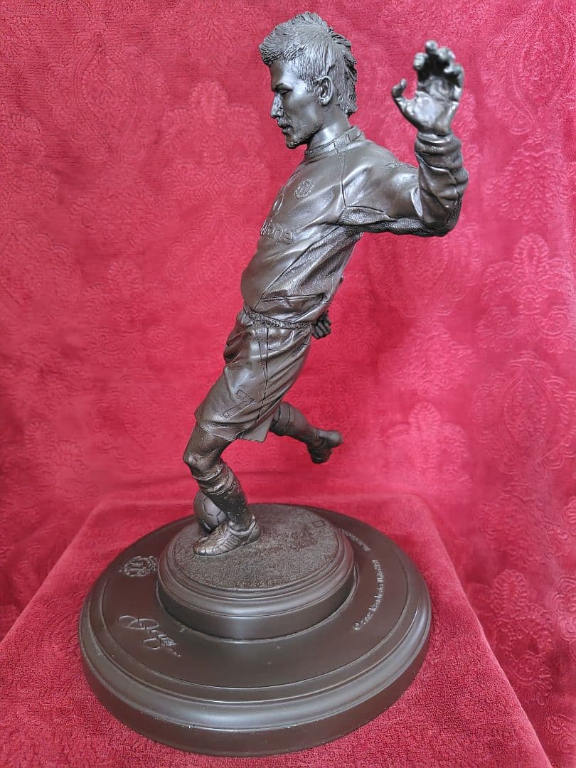 デビッド・ベッカム ブロンズ像