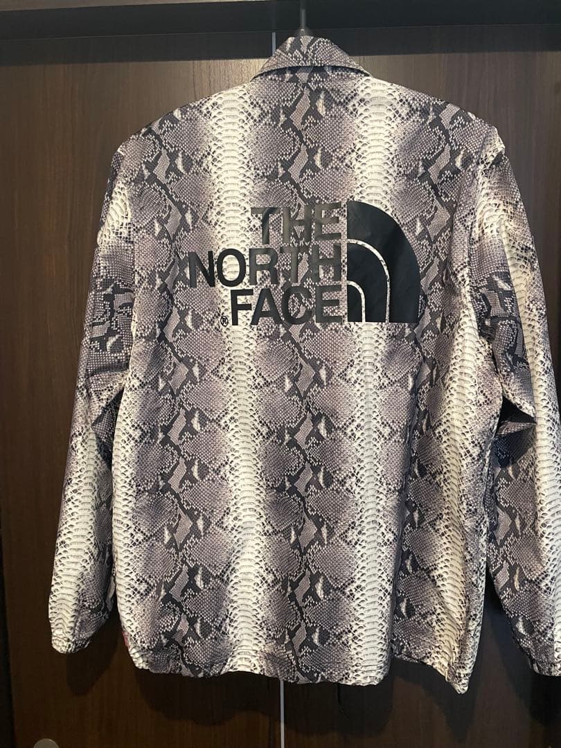 美品THENORTHFACE × Supremeヘビ柄コーチジャケット　スネーク