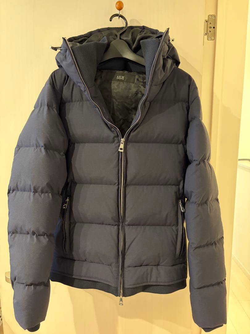 AKM ダウンジャケットNAVY 紺色　細身　マット色　迷彩ライナー　防寒性抜群