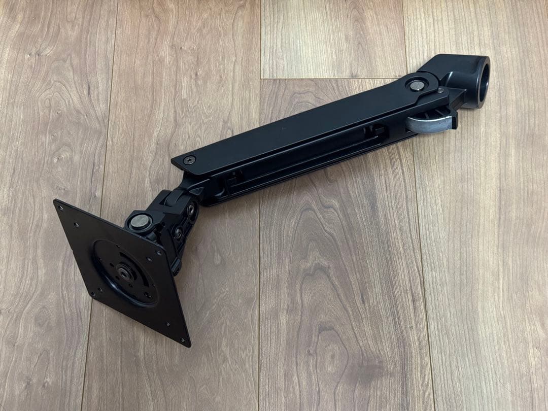 c*m様 Amazonベーシック モニターアーム シングルディスプレイタイプ ブ