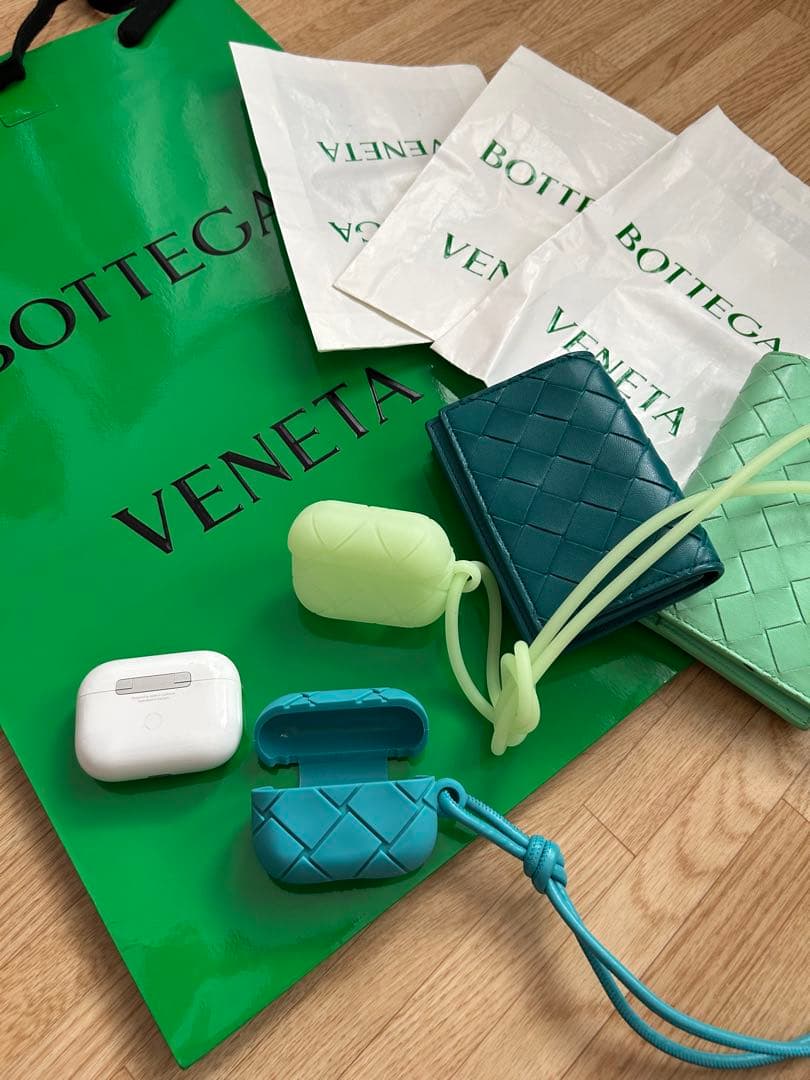 ボッテカ　BOTTGA AirPodsケース