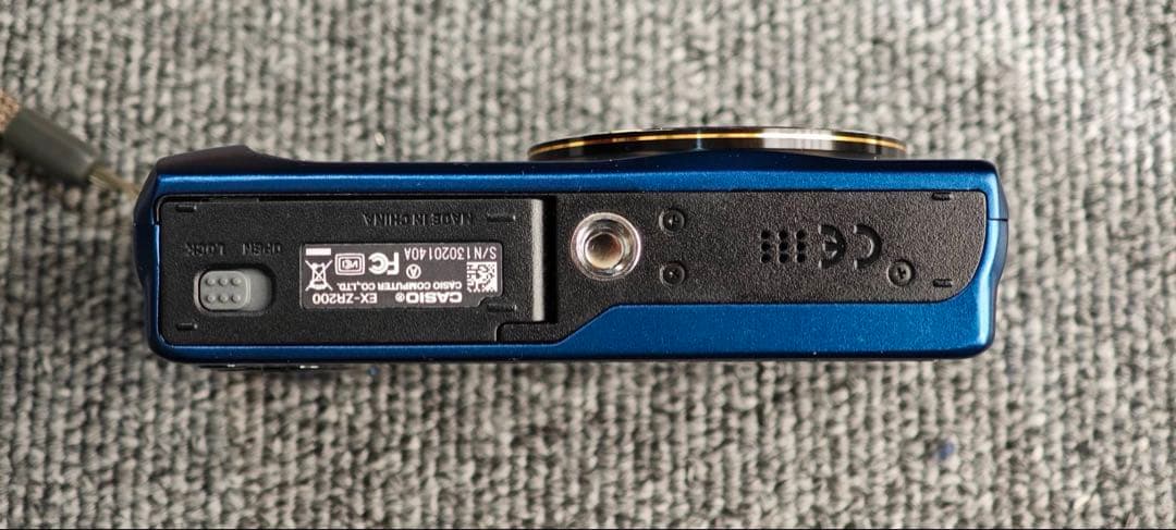 【美品】CASIO EXILIM EX-ZR200 コンパクトデジタルカメラ