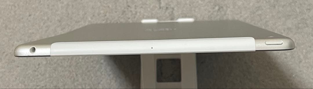 Apple iPad 第8世代 32GB セルラーモデルシルバー 本体
