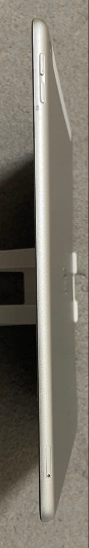 Apple iPad 第8世代 32GB セルラーモデルシルバー 本体