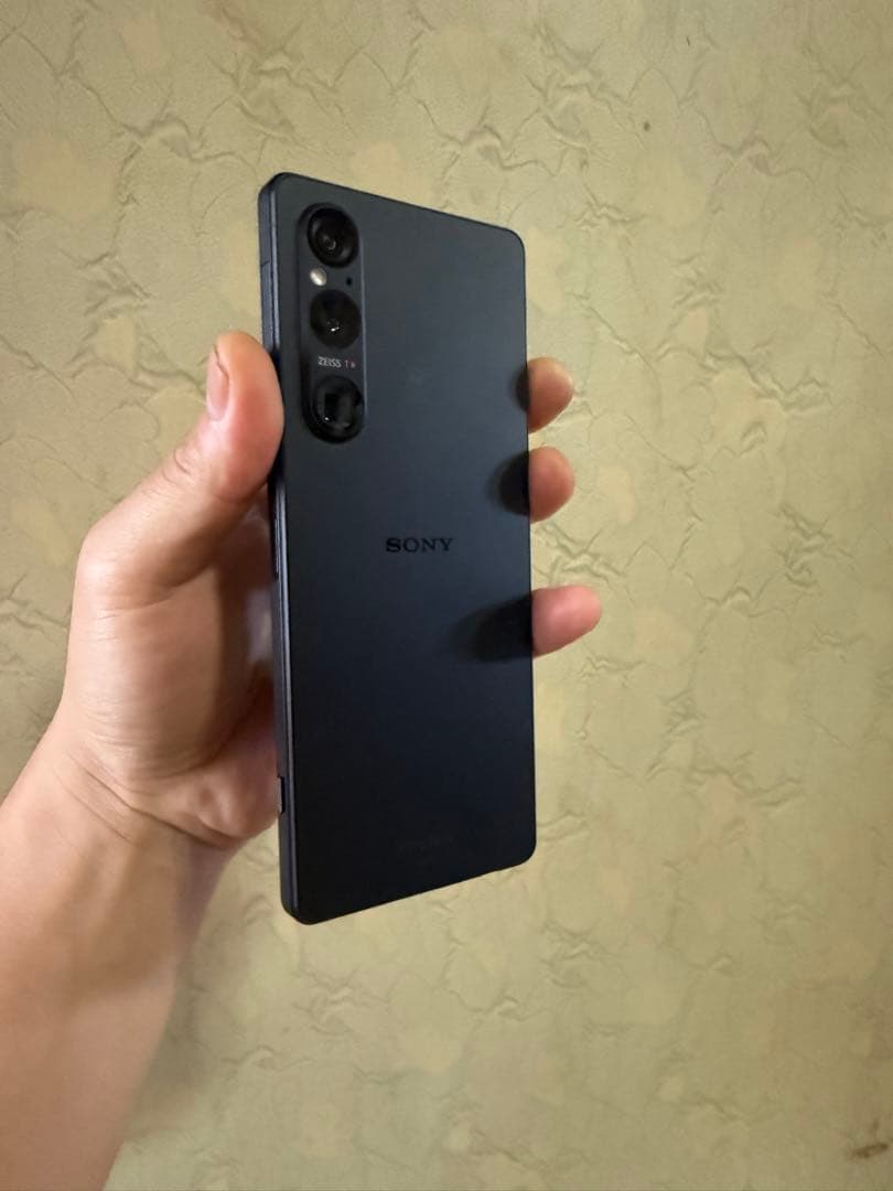 スマホ　XPERIA 1 V 256GB