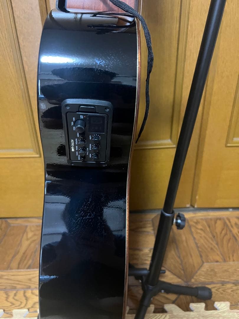 ほぼ未使用　LAG T118 ACE BLKエレアコ ギター