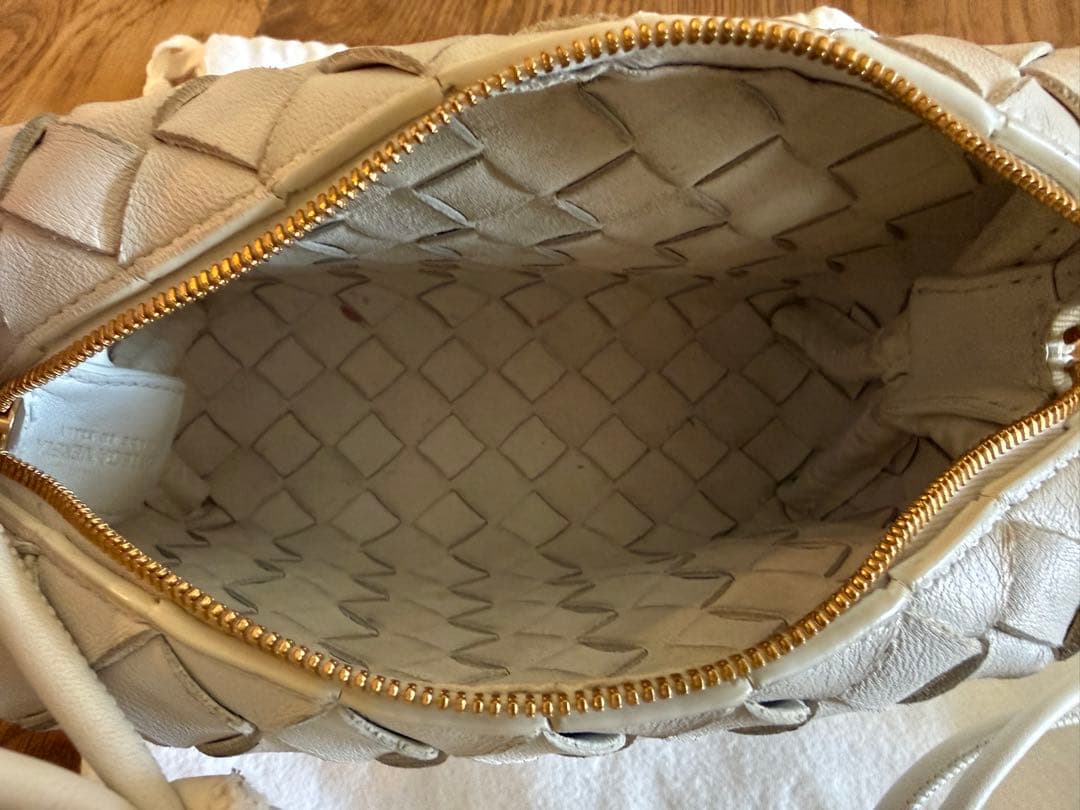 Bottega Venetaミニ ループ カメラバッグ　白