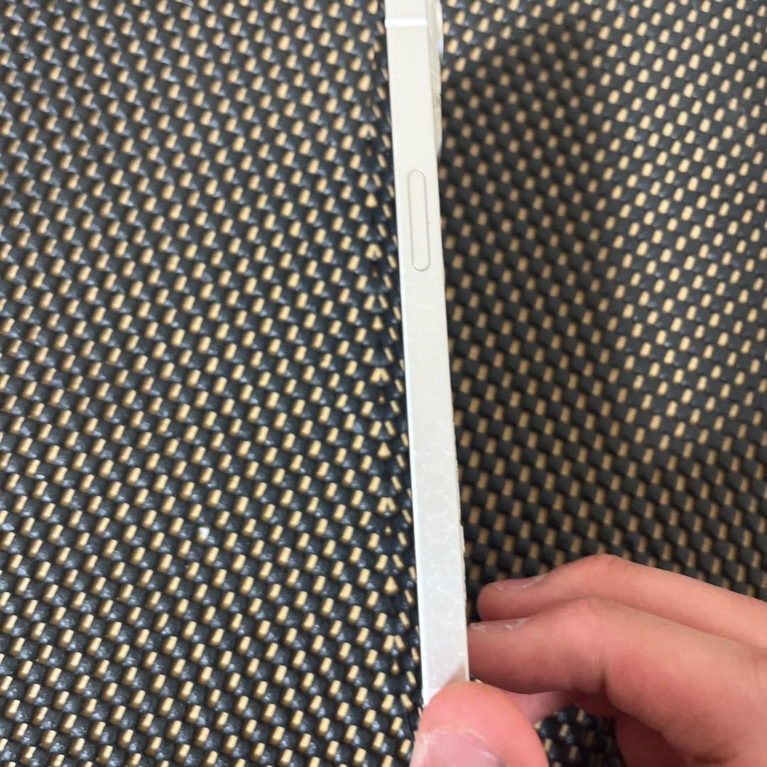 ひび割れ　iPhone14