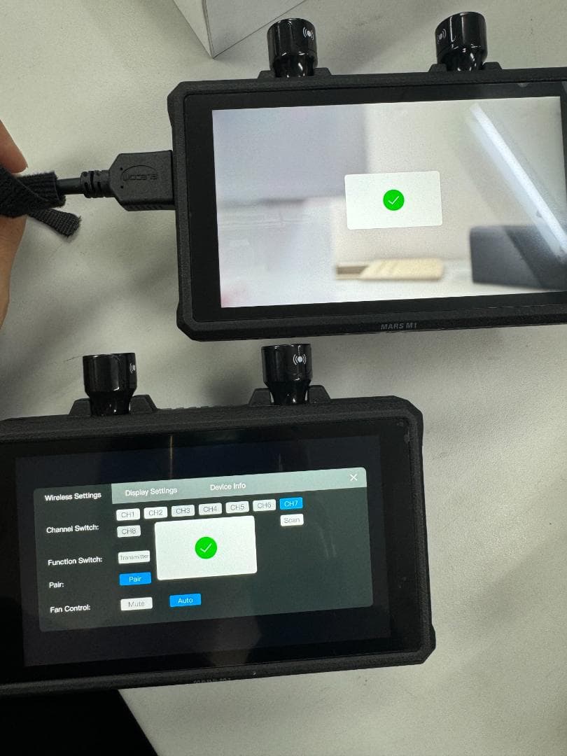 HOLLYLAND MARS M1 ワイヤレス映像伝送モニター単体＋サンフード