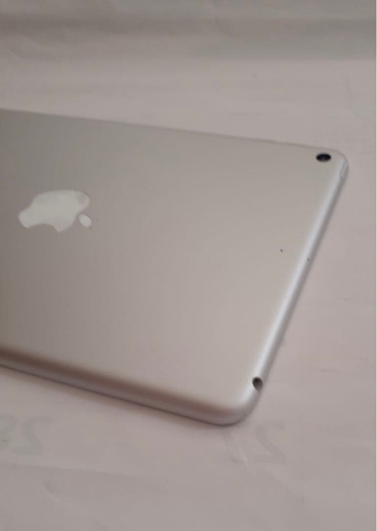 iPad mini 5 Wi-Fiモデル 64GB シルバー　訳あり