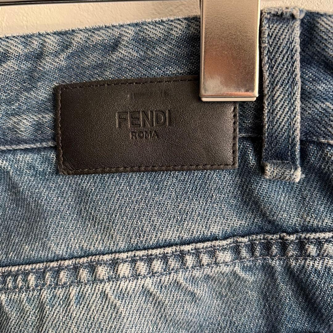 【極美品✨】FENDI デニム　ダメージ加工　ズッカ柄　32 レザーパッチ