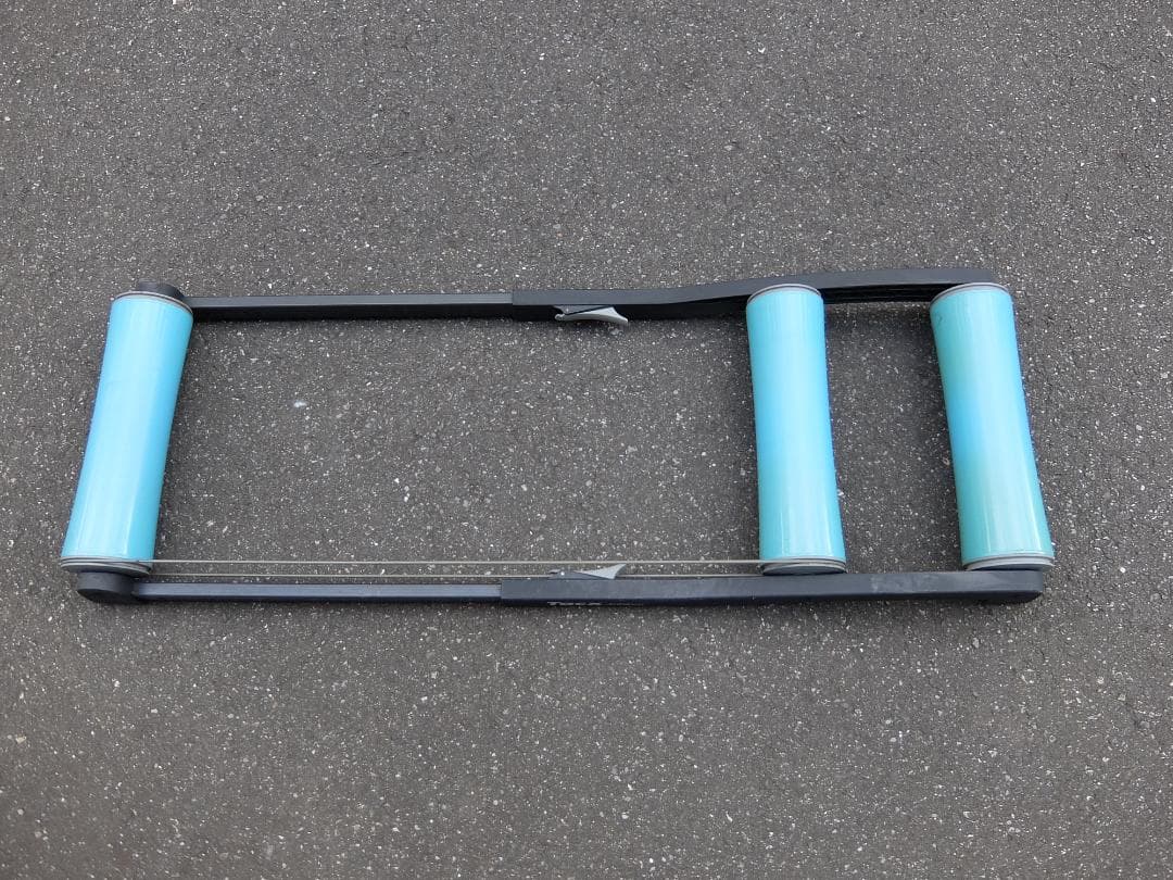 Tacx 3本ローラー 青と黒のコンビネーション