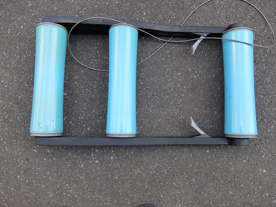 Tacx 3本ローラー 青と黒のコンビネーション