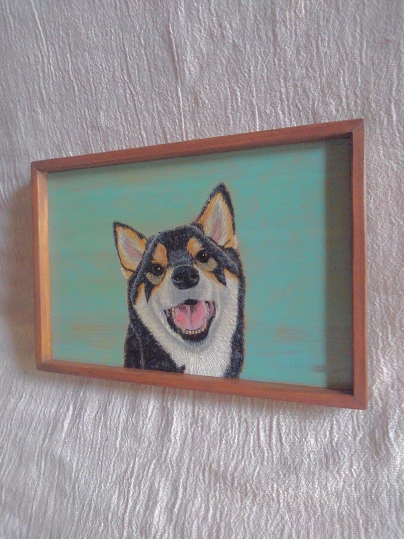 黒柴の木製壁掛け