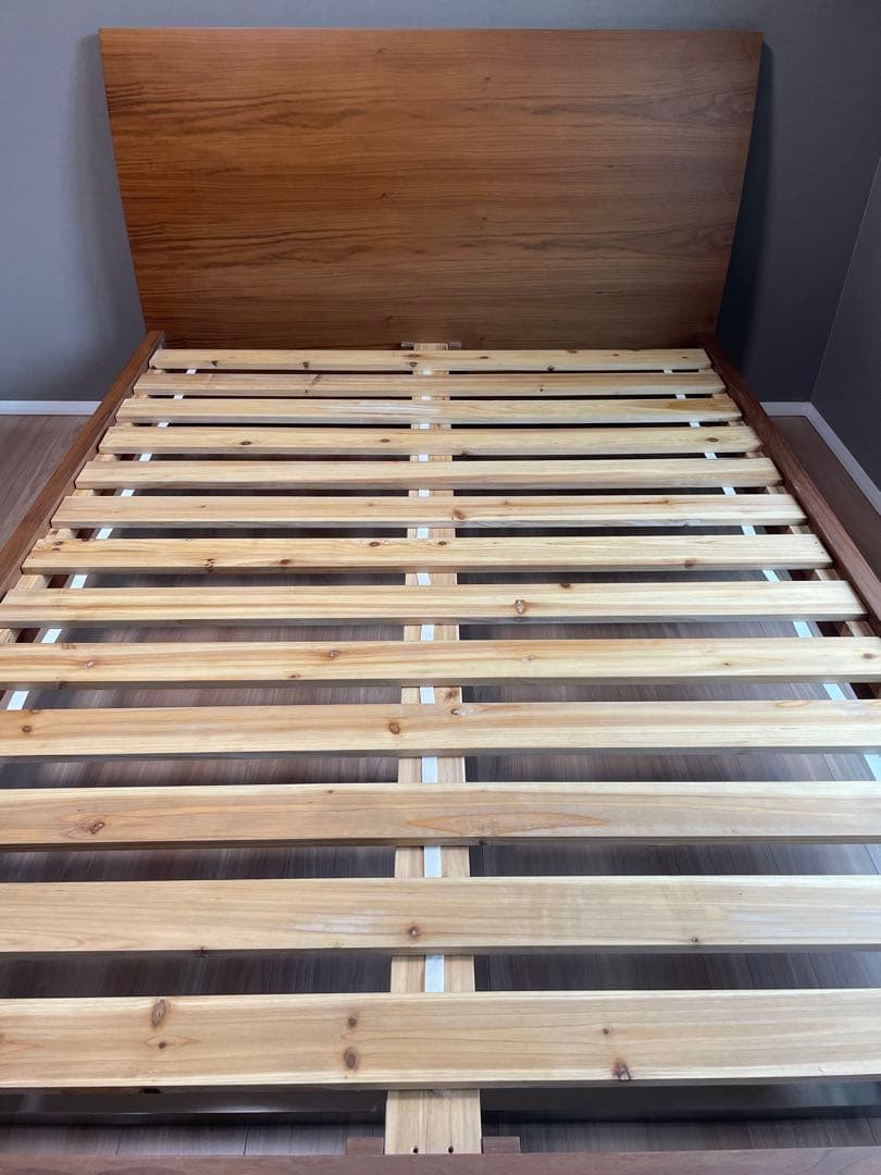 ベッドフレーム　送料込み