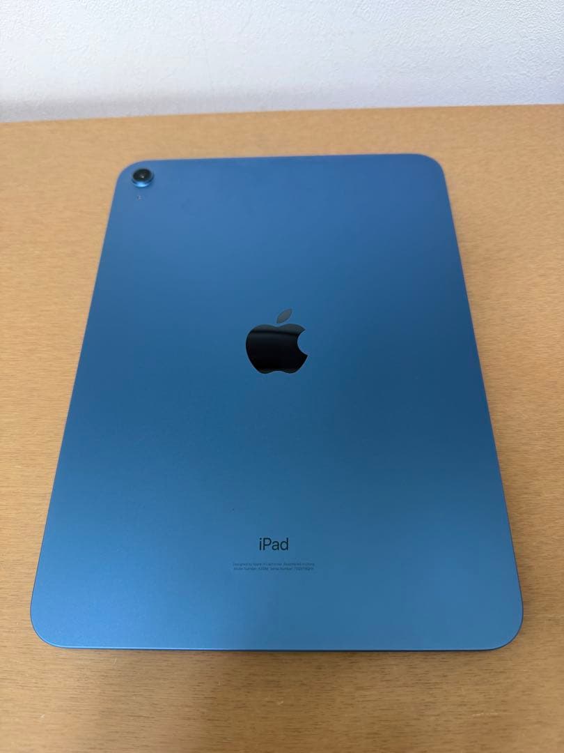 Apple iPad (第10世代) 本体とカバー、箱、フィルム貼り済み。