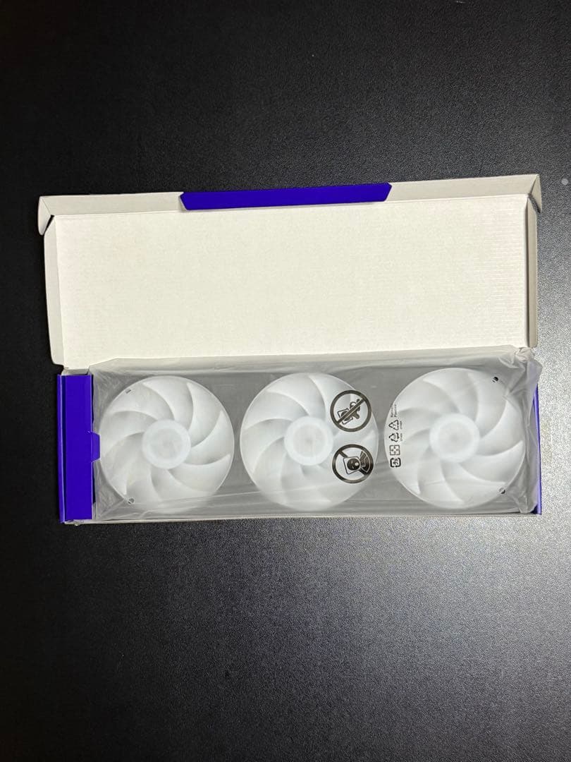 NZXT F420 RGB Core Fan Black 3ファン(未使用品)